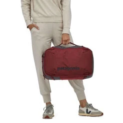 Patagonia BLACK HOLE MINI MLC 26L SEQUOIA RED -Tente Camp Nature Magasin 3af97abeb5611827190acc90c441